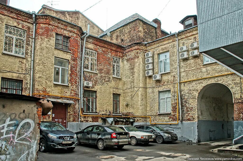 Московские закоулки. Ново-Басманный дворик с лестничной башней - Фотографии прош
