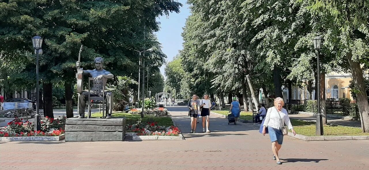 В городе было 36 открытых. Воронежский Арбат. Аллея Арбат Воронеж. Город Воронеж Арбат. Центр Воронеж Арбат.