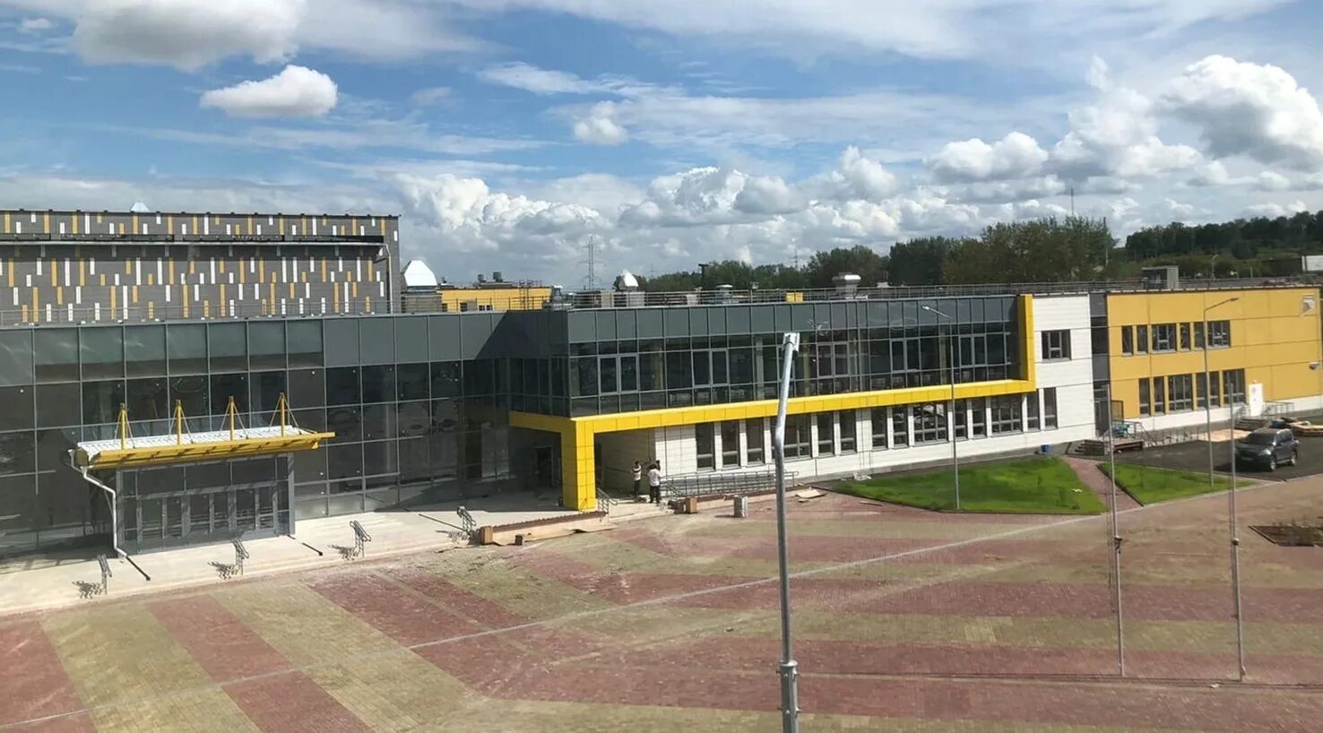 159 школа красноярск. Новая школа в красноярске. Новая школа. Новая школа на мясокомбинате красноярск. Большая школа в красноярске.