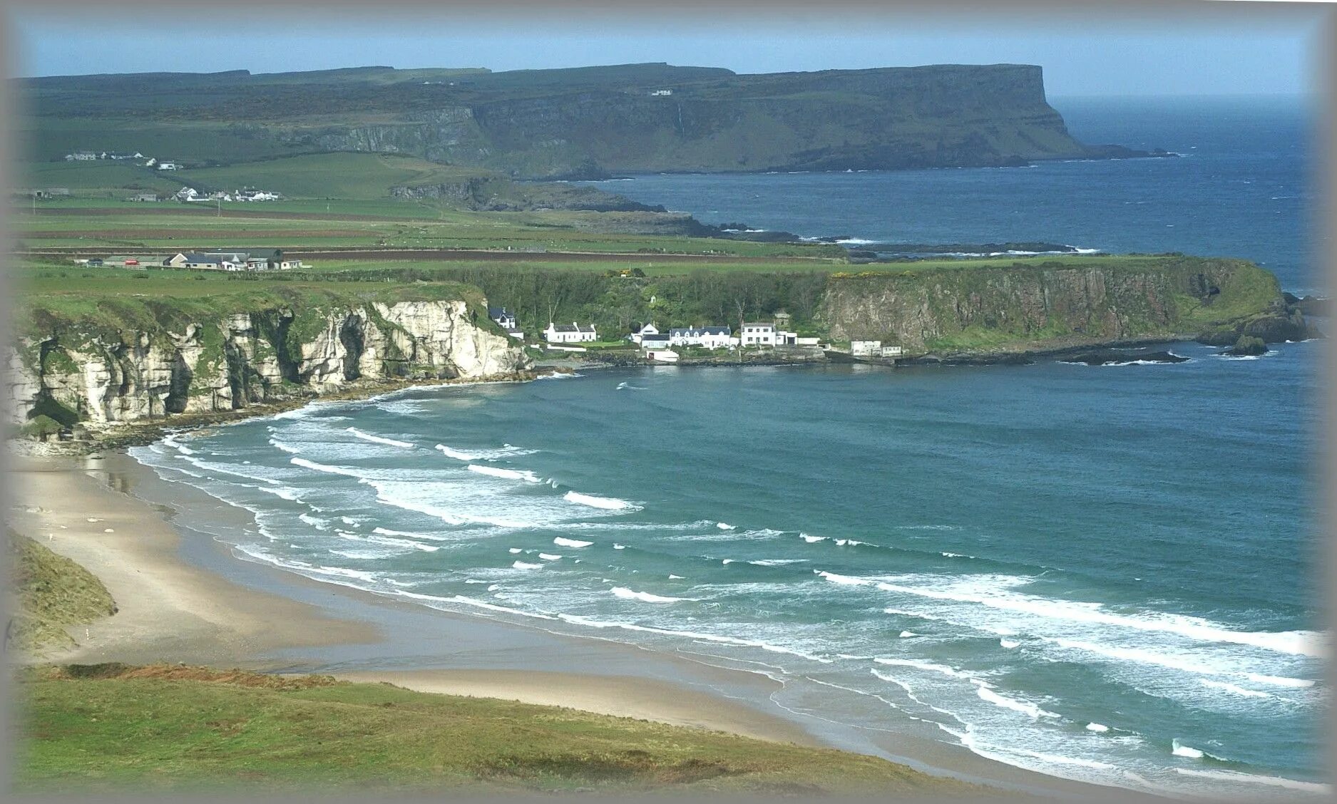 Coast country. Атлантический океан Ирландия. Северная Ирландия моря. Великобритания омывается Атлантическим океаном. Ирландия омывается Атлантическим океаном.