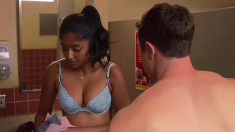 Michael Cimino e Jaren Lewison in "Non ho mai..." 