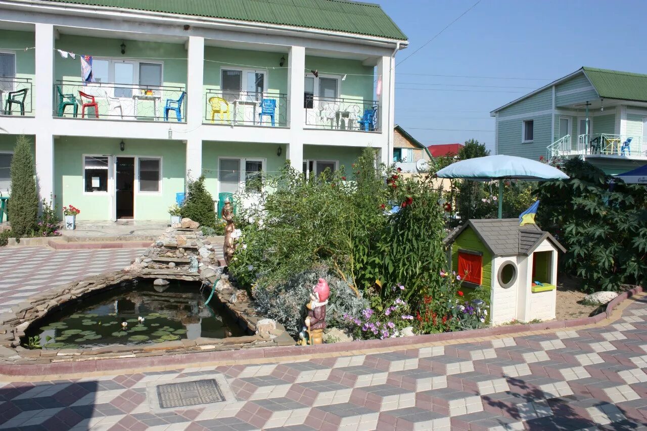 База имение ливадия. Станица голубицкая переулок приморский 1/1. Красивые дома приморья. Феодосия приморский бусина 2 гостевой дом. Красивые дома приморья.