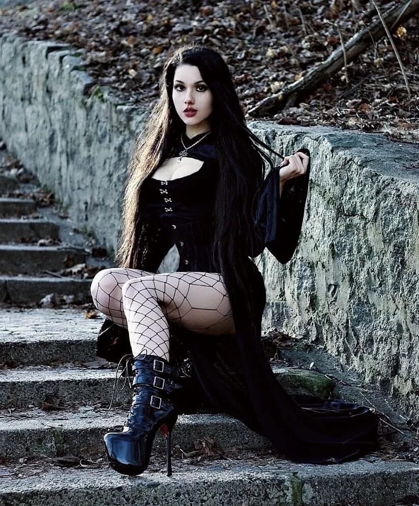 Готическое платье агаты харрис. Как понять что девушка гот. Дарья гончарова готика. Как понять что девушка гот. Фелисити готесса.