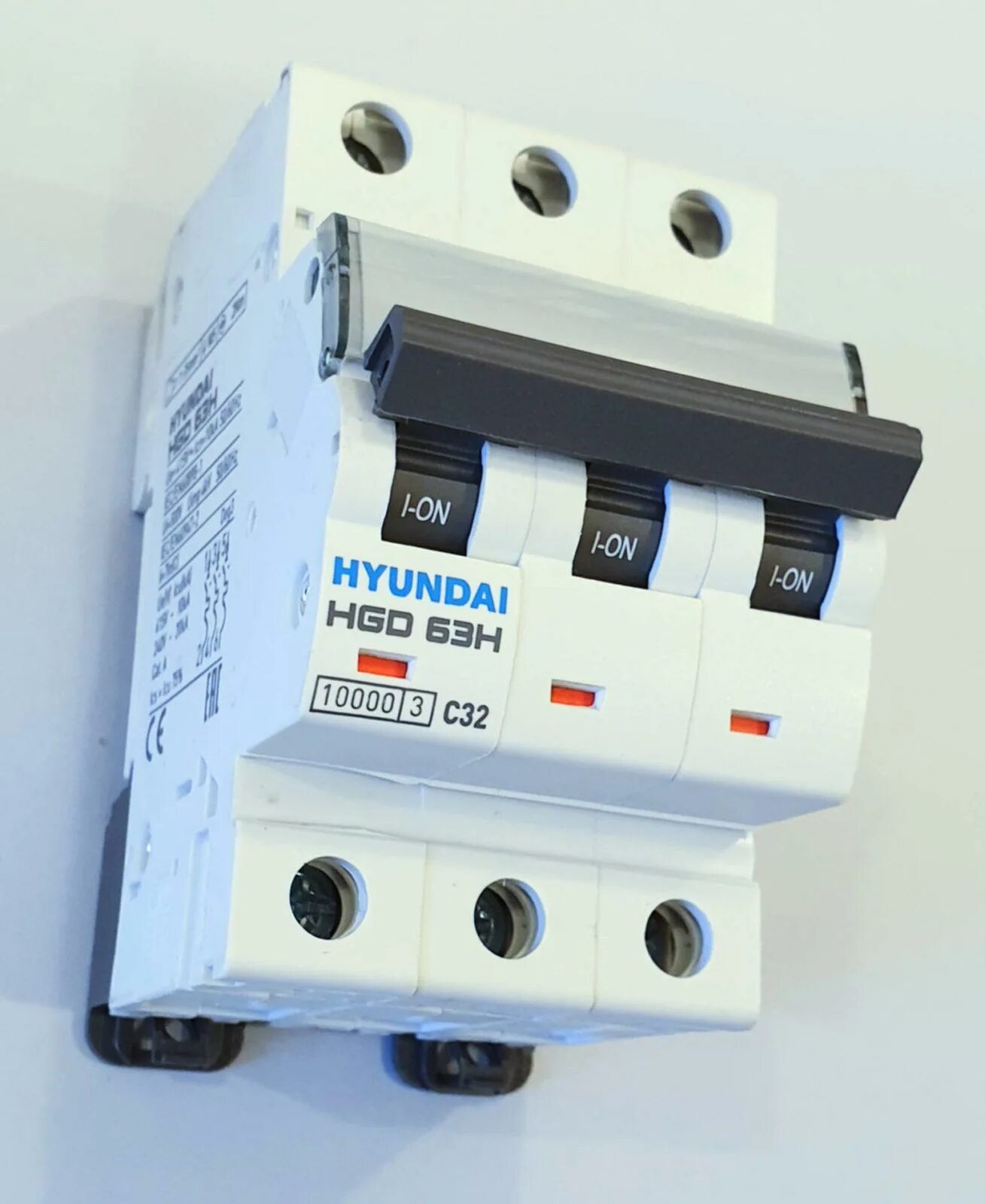 Выключатель автоматический Hyundai HGD 63 3p. Автоматический выключатель Hyundai c25 1p. Hyundai автоматические выключатели HIBD. Автоматический выключатель Hyundai 32а 3p. Автоматический выключатель hgd63