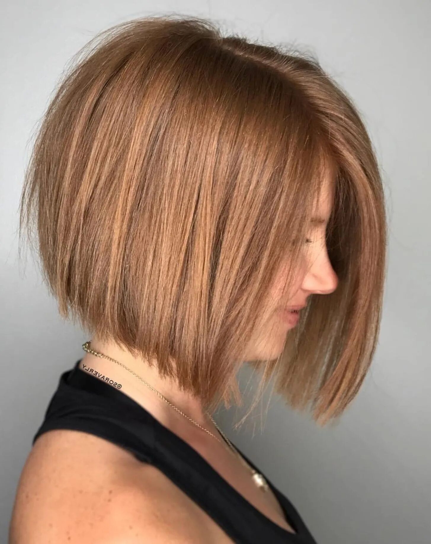 стрижка лонг боб градуированное каре. удлиненный боб вид сзади. градуированный боб каре на светлые волосы. шегги лонг боб. стрижка боб каре на средние негустые волосы.