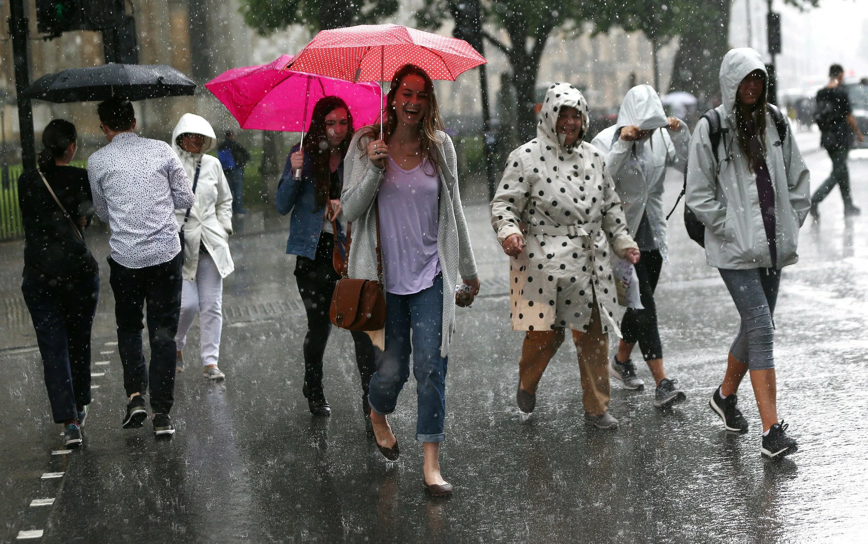 The weather was getting bad. Погода как женщина. одежда на погоду 0. люди из weather. monsoon weather.
