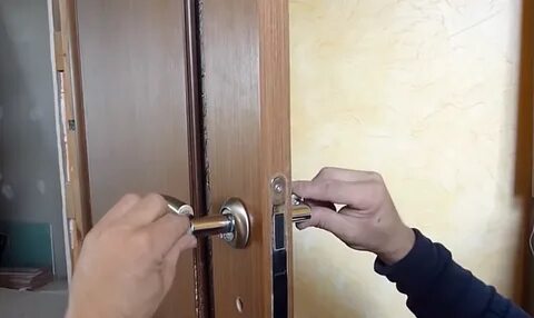 Как правильно замок двери поставить