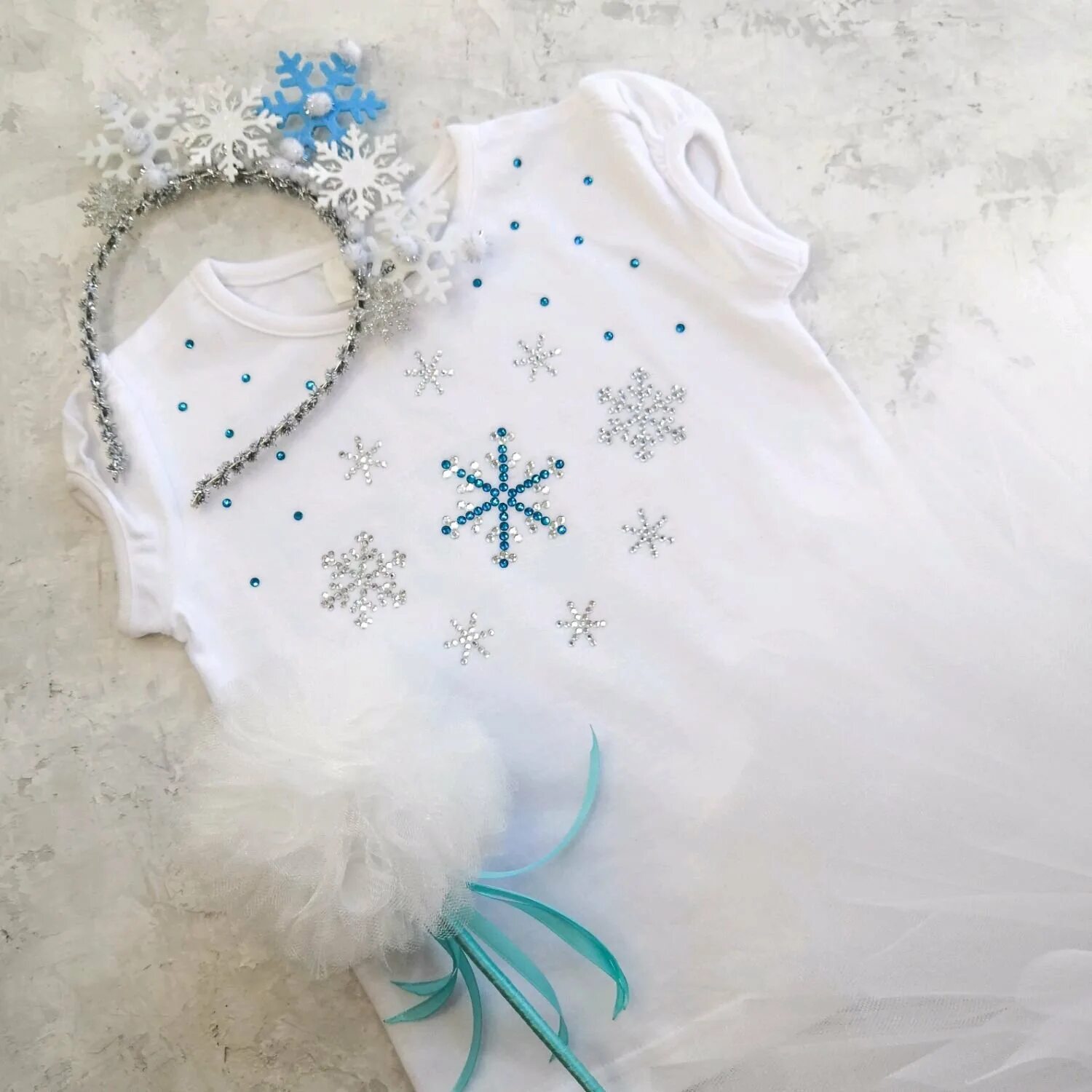 платье снежинка своими руками на новый год. платье снежинка для девочки на новый год. платье снежинка своими руками на новый год. платье снежинки для новогоднего утренника. новогоднее платье для девочки.