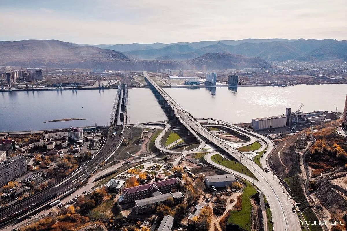 В красноярске на николаевском мосту. Николаевский мост Красноярск. 4 Мост Красноярск. Николаевский мост через Енисей. Николаевский проспект мост в Красноярске.