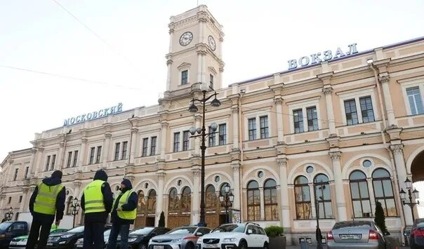 Стоянка Московский вокзал Санкт-Петербург. Платные парковки у Московского вокзала в Санкт-Петербурге. Стоянка у Московского вокзала. Московский вокзал Санкт-Петербург стоянка такси.