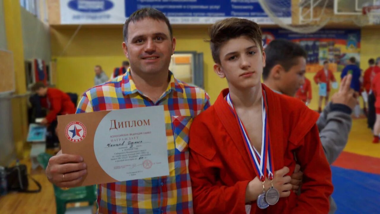 Даниил ченцов бийск. Николь кузнецова битва экстрасенсов. Ченцов битва экстрасенсов выпуск. Ченцов битва экстрасенсов выпуск. Пахом зеленый слоник битва экстрасенсов.