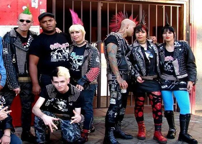 Парень панк. Группа автоматические удовлетворители панк-рок-группы ссср. Пане рок. Панк концерт. Автоматические удовлетворители рок-группа.