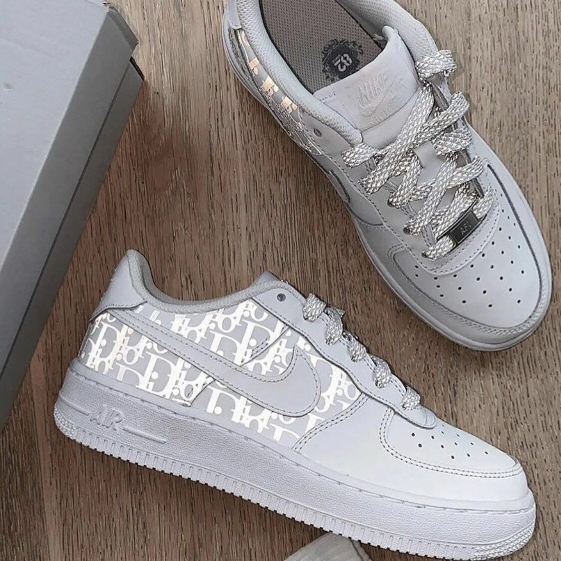 Форсы найк диор. Nike Air Force 1 x Dior. Nike Air Force 1 Low White Dior. Найк АИР Форс 1 диор.