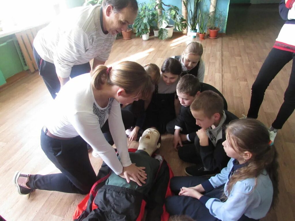 правила безопасного поведения дома для детей. охрана труда и техника безопасности. безопасность на практических занятиях обж. личная безопасность в быту. безопасность жизнедеятельности это обж.