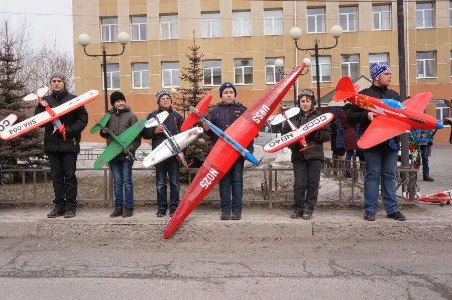 Город серов газета глобус. Клуб Квант Серов. Авиамодельный клуб. Авиамодельный клуб МАИ. Авиамодельный кружок в городе Юрьев-польском.