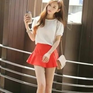 Мини юбка киген бойжеткен көшеде еңкейіп, жігіт қарсылық көрсете алмады.