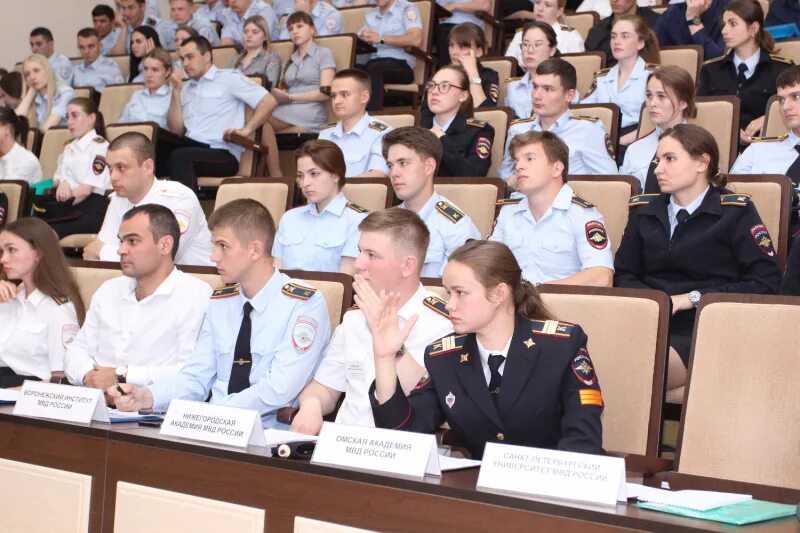 Волгоградская академия внутренних дел. Институт мвд волгоград. курсанты волгоградской академии мвд россии. следственная академия волгоград. волгоградская академия мвд территория.