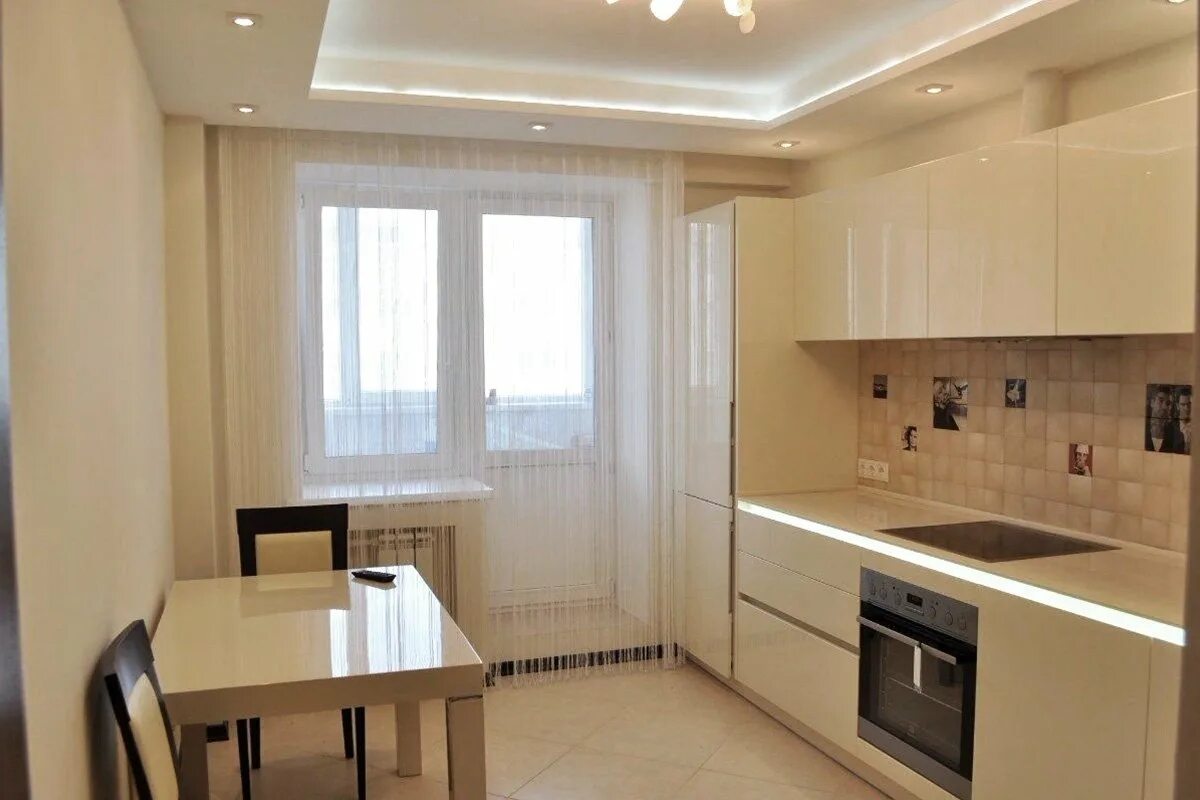 Подвесной потолок на кухне. Двухуровневые натяжные потолки на кухне. Потолки в кухню 3 3. Комбинированные натяжные потолки на кухне. Двухуровневые кухни в интерьере.