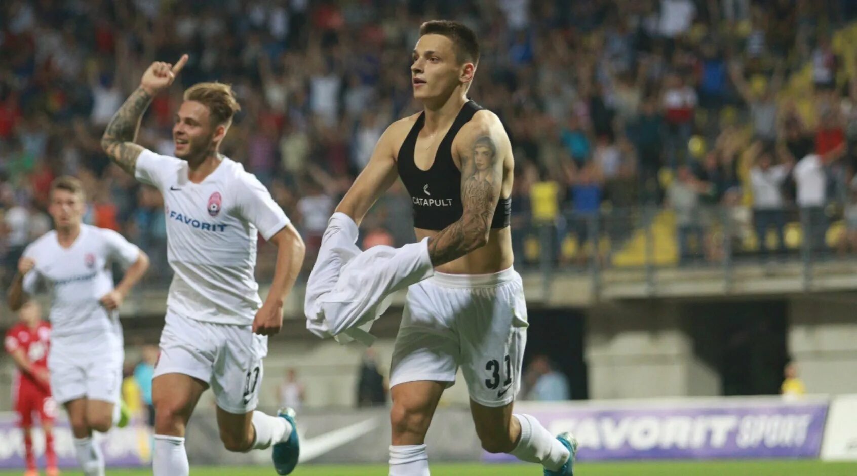 Ранняя заря. Утренняя заря. Футбольный матч. Вечерняя зоря или заря. Фк рома лига конференций.