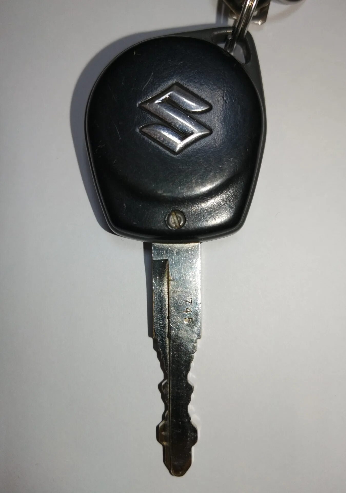Ключ зажигания сузуки сх4. Ключ зажигания сузуки бандит. Suzuki sx4 2006 ключ. Ключ зажигания сузуки гранд витара. Корпус ключа suzuki grand vitara.