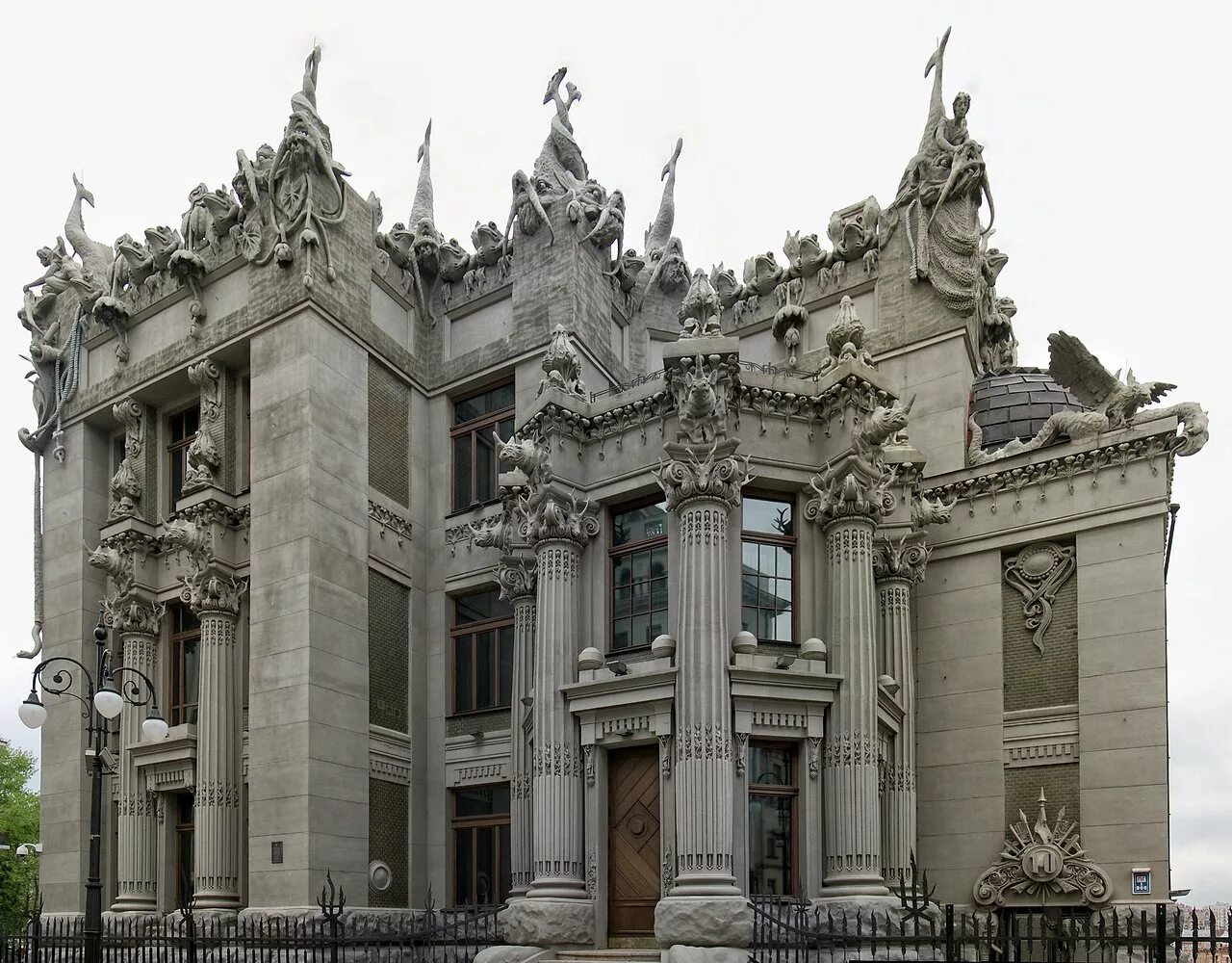 здание с химерами в киеве. здания киева. дом с химерами киев. городецкий) киев. здания киева.