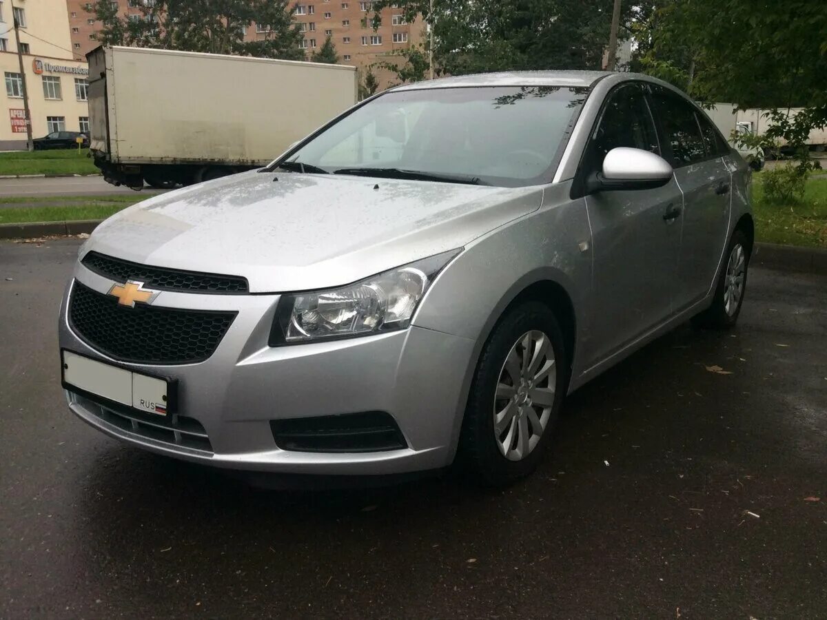 Шевроле круз б у купить. Chevrolet Cruze 2011 седан. Шевроле Круз седан серебристый 2011. Шевроле Круз 13 года. Шевроле Круз седан 2011 год серебристый.