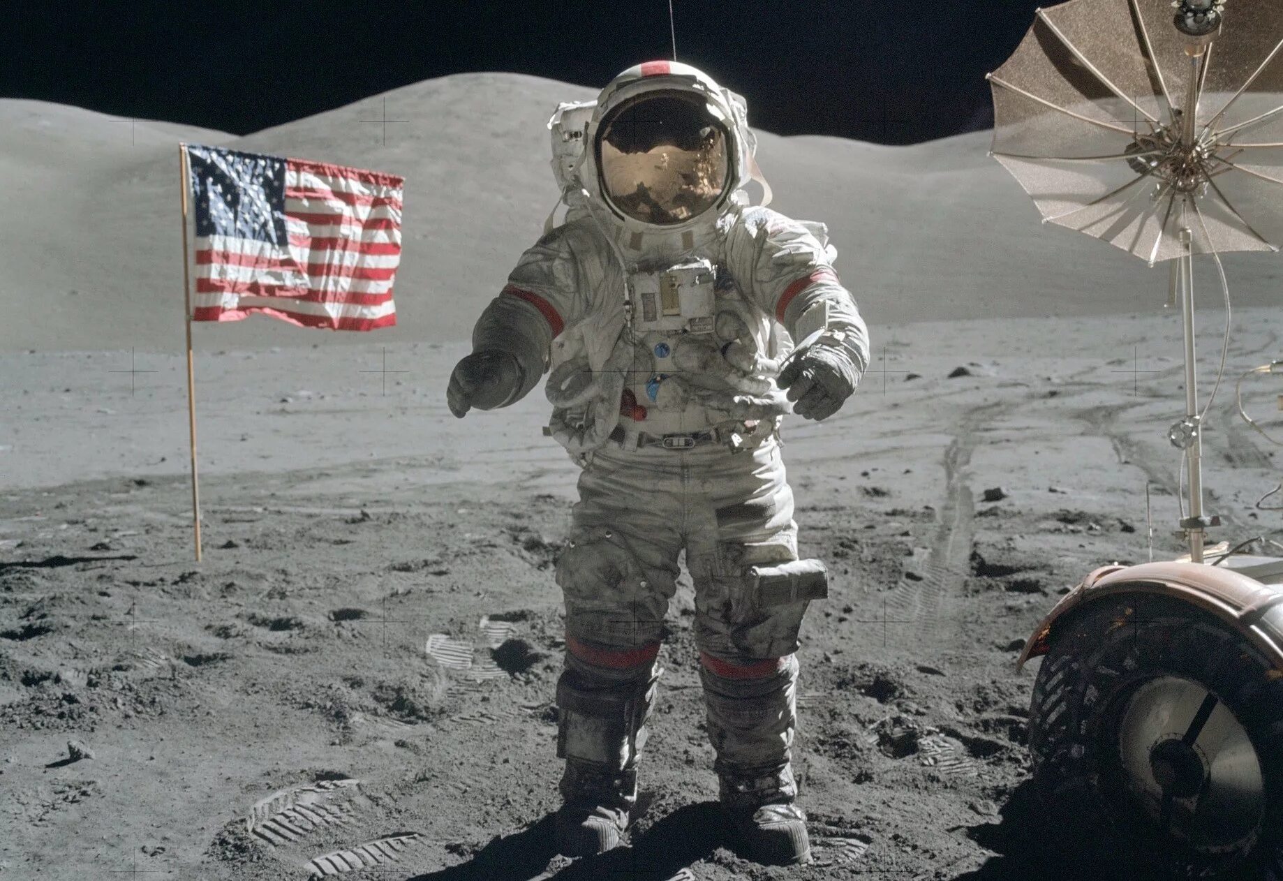 Аполлон 17 Юджин Сернан. Юджин Сернан, 1972 год. Последний человек на Луне.. В каком году человек высадился на луну
