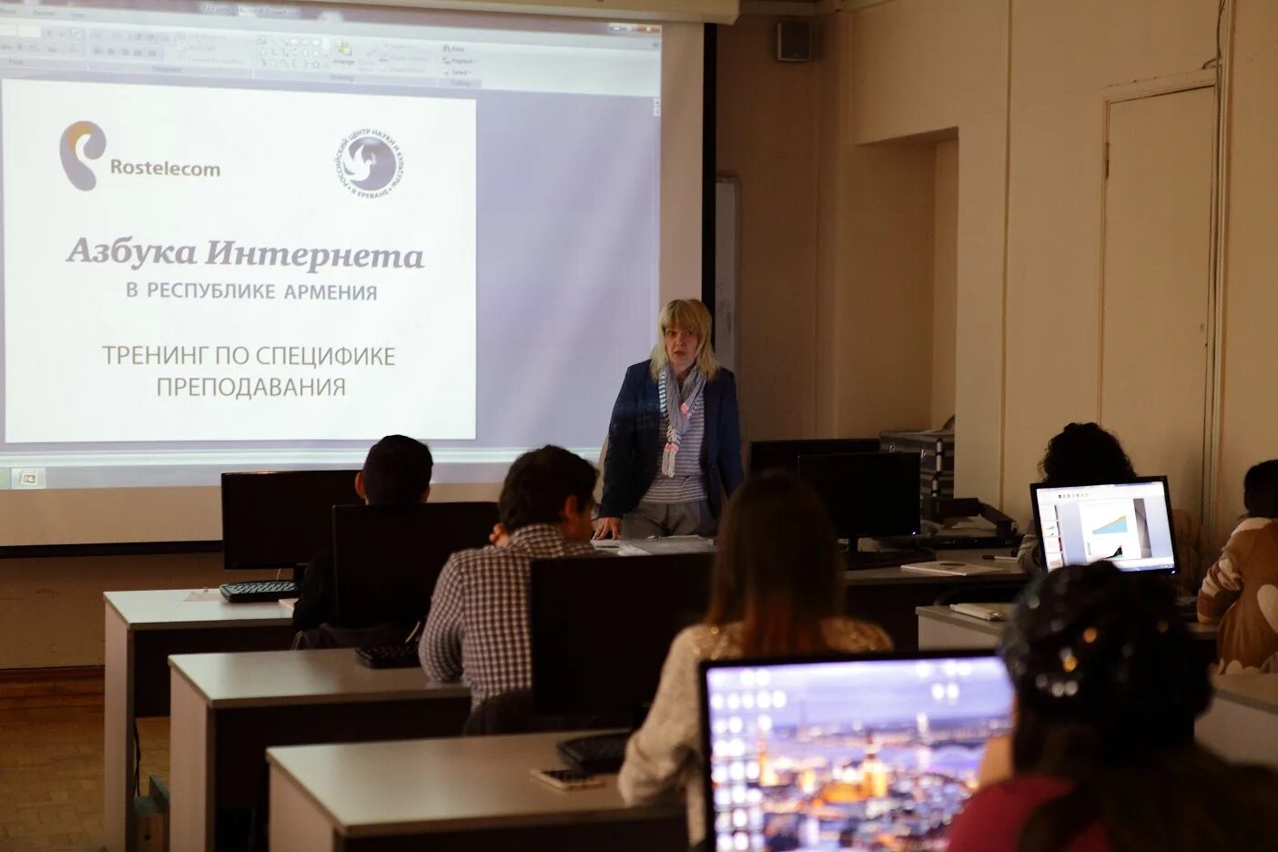 цифровое будущее. отсутствие интернета. день рождения интернета. интернет охватил весь мир. интернет 44.