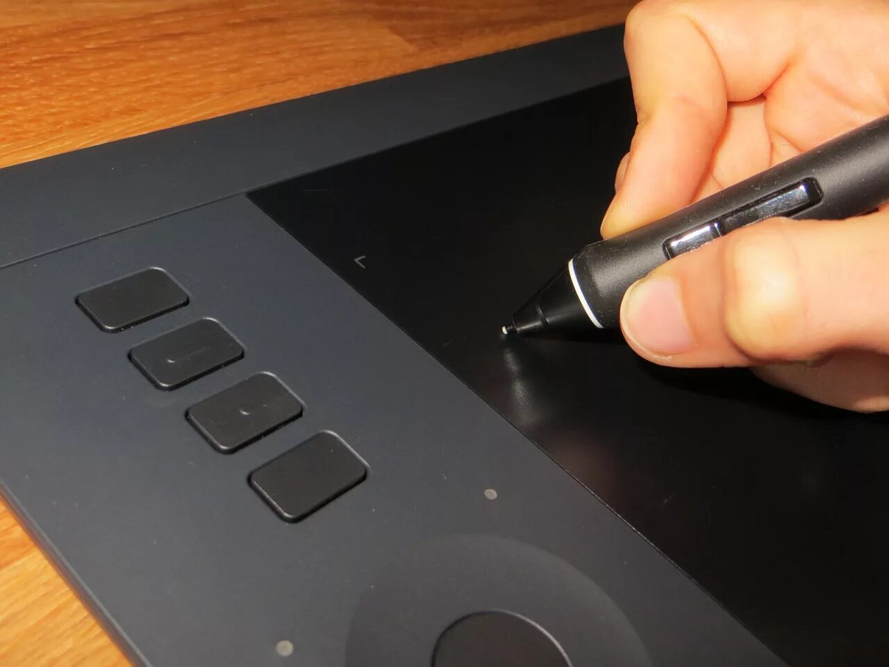 Не видит wacom. Стилус Wacom. Wacom Intuos Pro 2. Wacom Intuos m перо. Стилус для планшета Wacom.