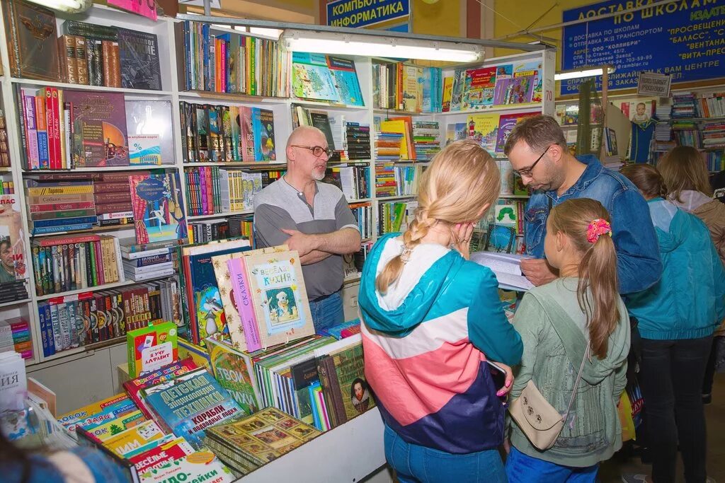 Книжная ярмарка дк крупской спб. Ярмарка крупской работает. Ярмарка крупской работает. Крупская ярмарка спб. Книжная ярмарка дк крупской.