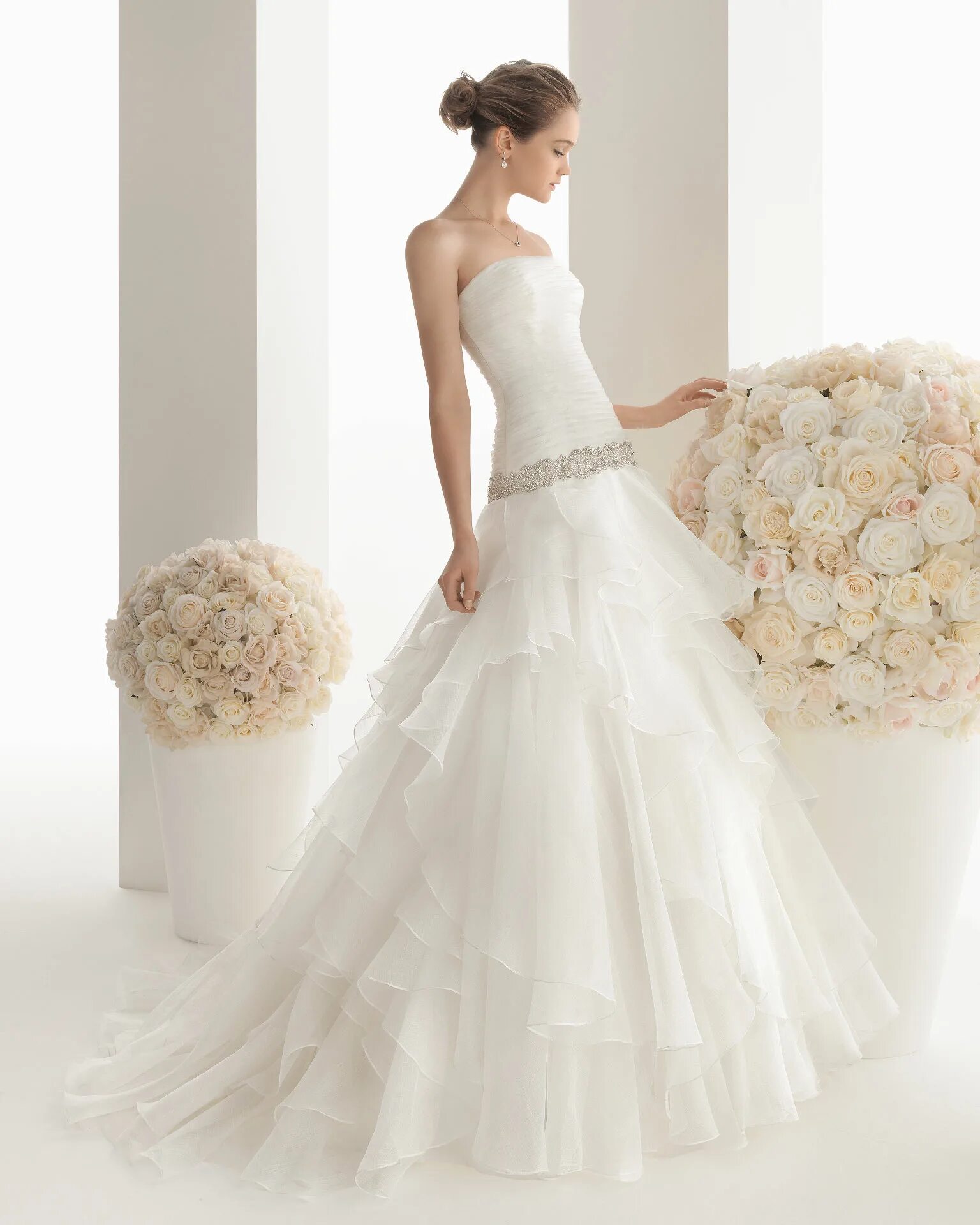 свадебные платья бежевые кружевные. свадебные платья 2023 rosa clara. свадебное платье crystal design soprano. свадебные платья короткие со шлейфом. платье невесты с отстегивающейся юбкой.