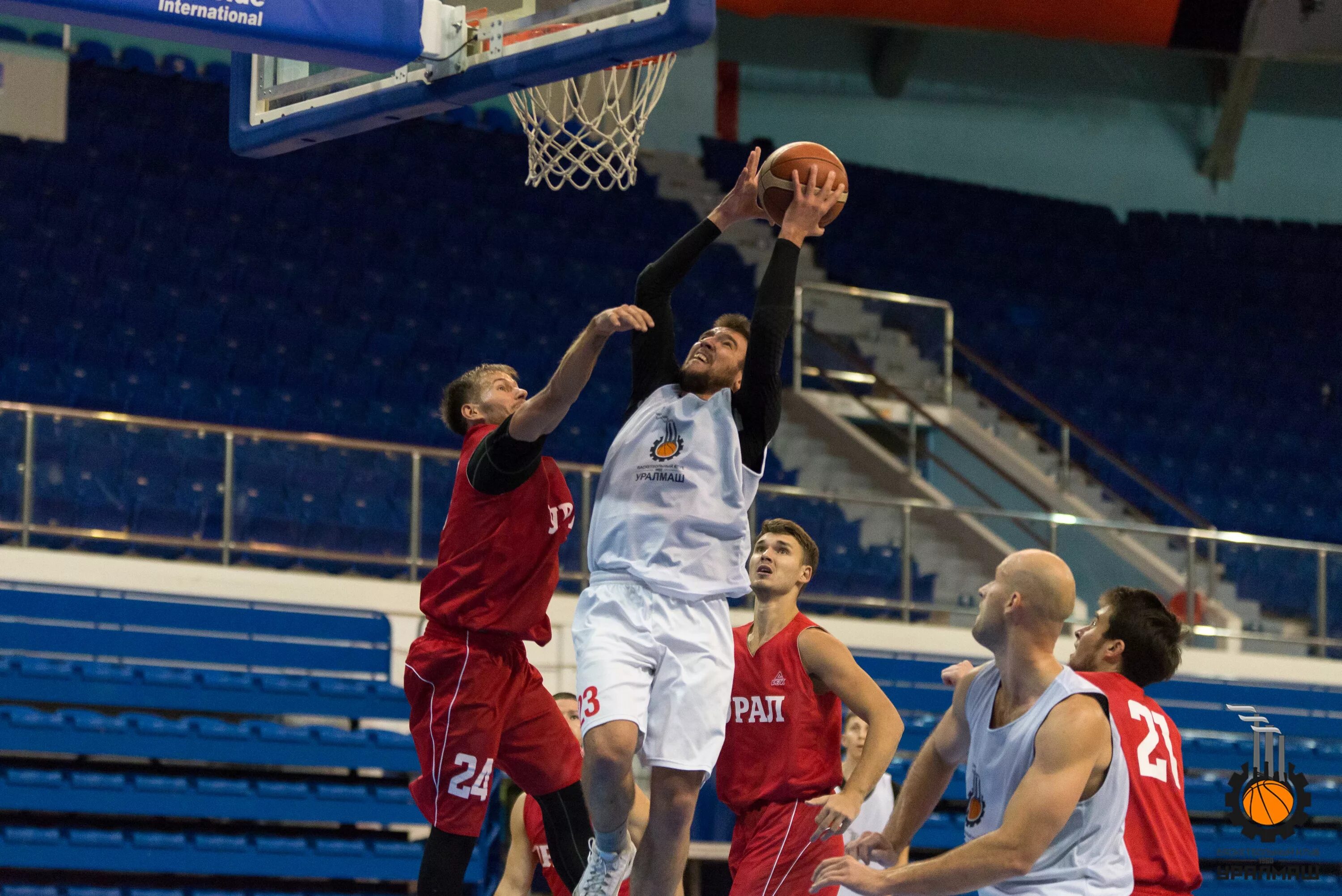уралмаш екатеринбург баскетбол. баскетболистки россии. ястребы чебоксары. уралмаш баскетбольный клуб. угмк уралочка.