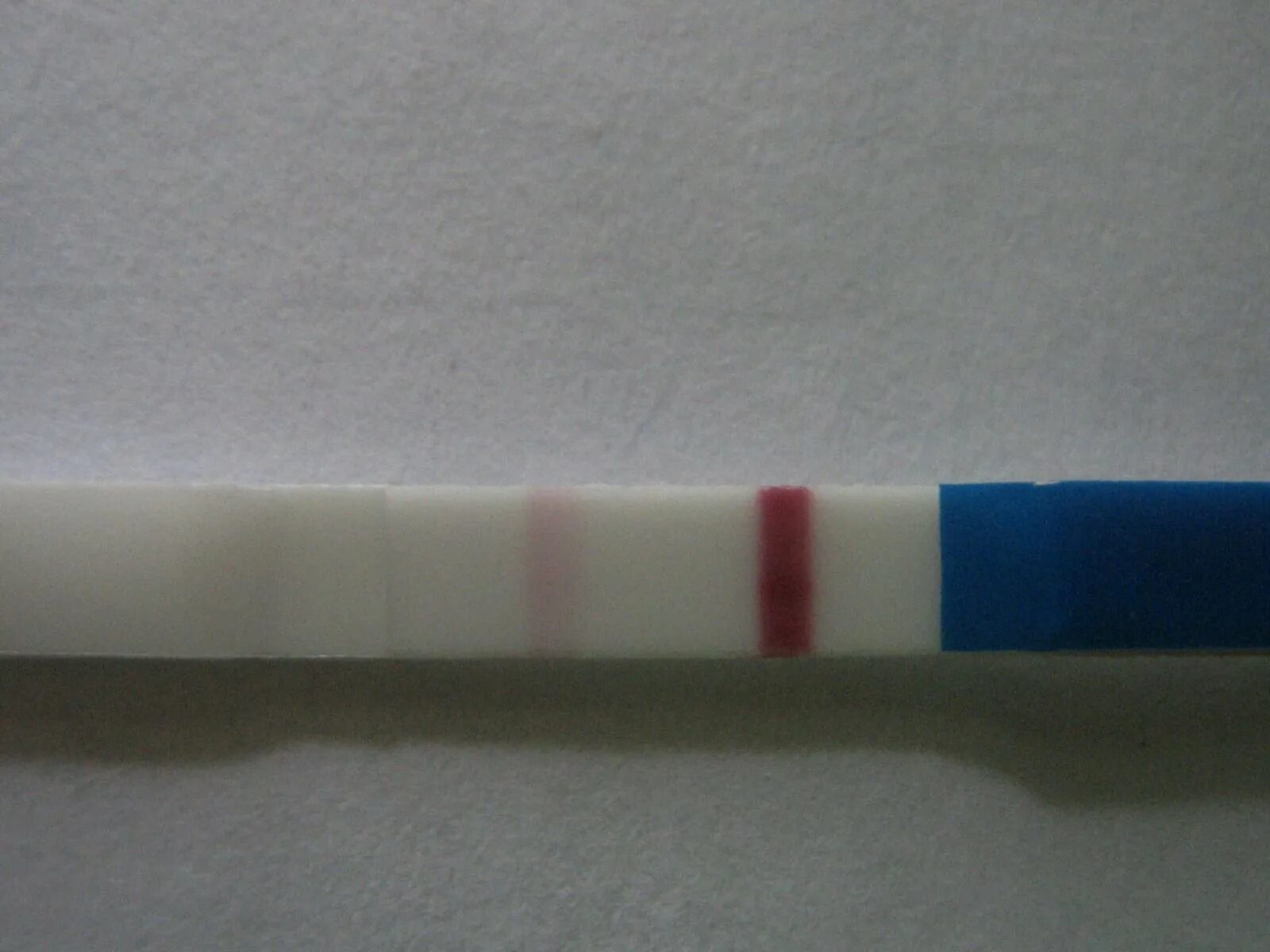 Полосочный тест. Фото теста с двумя полосками. Тест на беременность положительный фото реальное. Фотографии двух полосок. Картинки 2 полоски на тесте