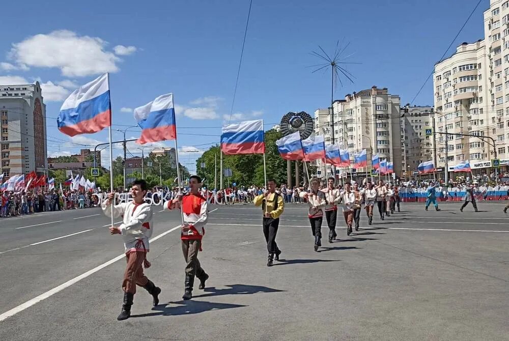 После 12 июня. Площадь Маршала Жукова Пенза 2022. 12 Июня шествие Пенза. День города Пенза 2022. День России празднование.