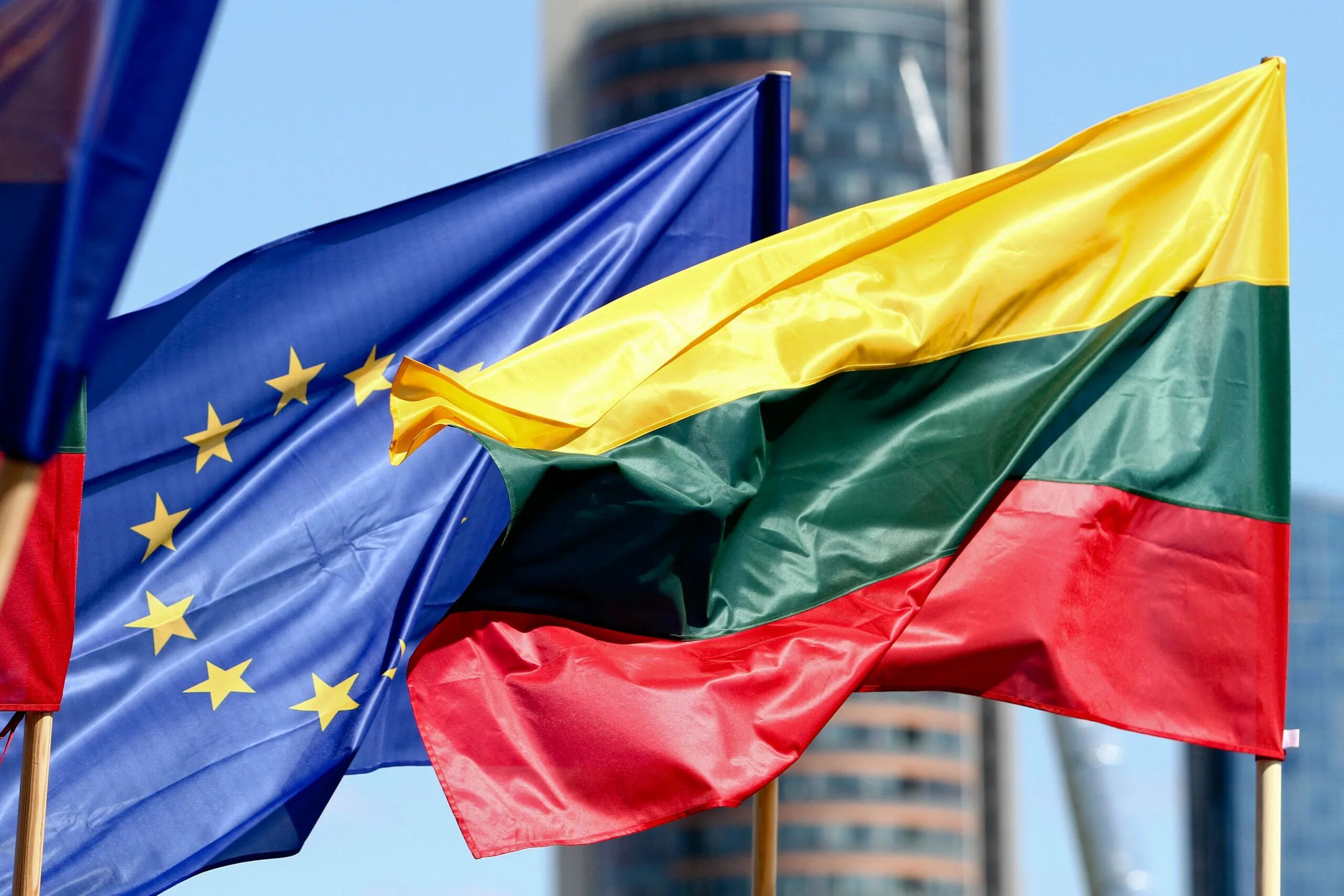 Флаг Евросоюза Литвы. Литва и Еврокомиссия. Европейский Союз и Литва. Прибалтика в Евросоюзе.