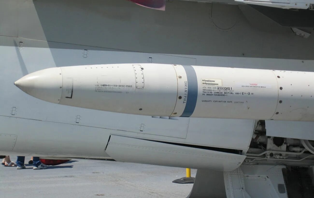 Ракета harm дальность полета. Agm-88 harm. agm 88 harm ракета. харм ракета противорадиолокационная.