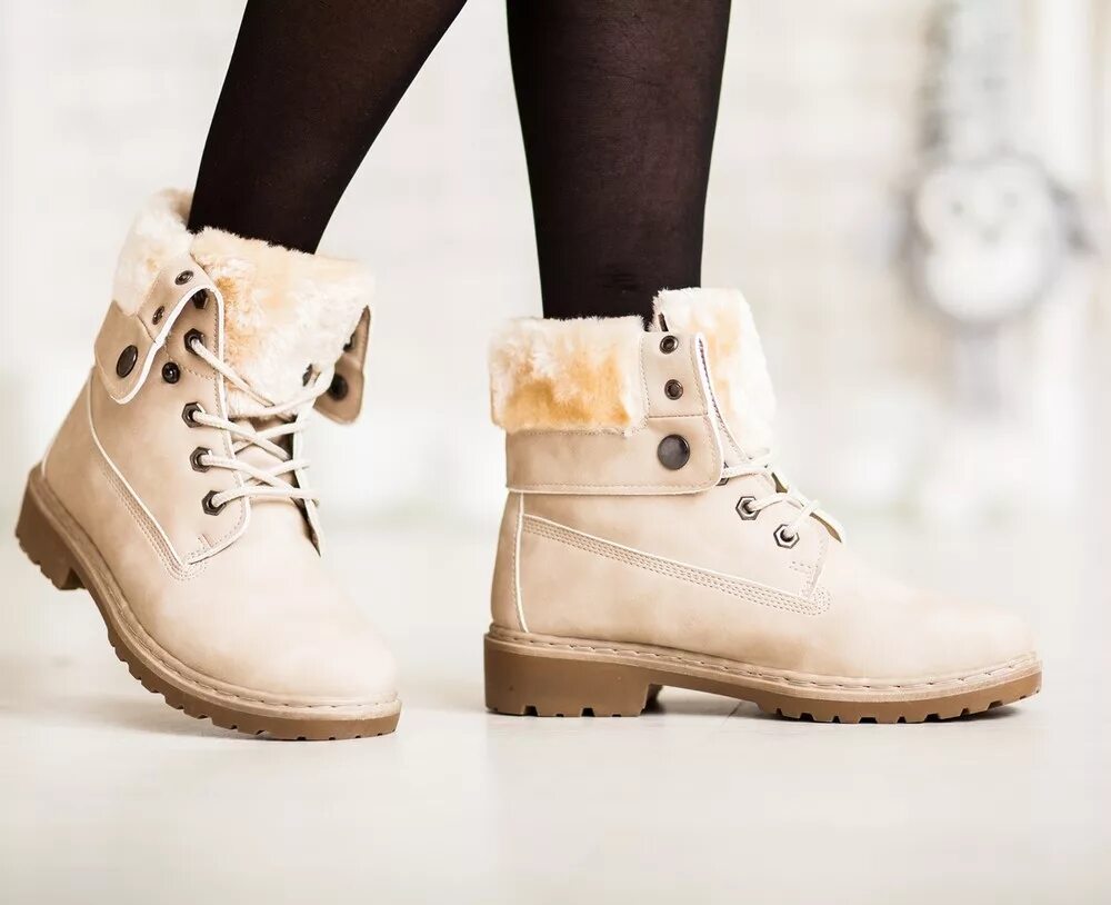 Бежевые зимние ботинки женские. Ботинки бежевые женские зима. Светлые ботинки женские. Бежевая зимняя обувь. Светлые ботинки купить
