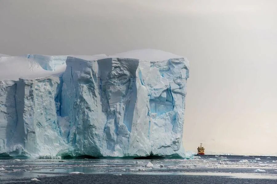 Антактика. Антарктида пейзаж. Подледниковое озеро восток. Антарктида. Antarctica is the coldest.