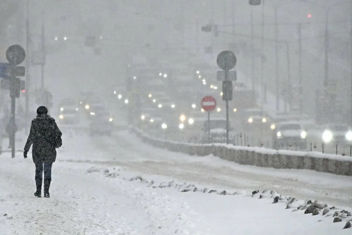 Сильный снегопад. Сильнейший снегопад в Москве. Снег в Москве. Снегопад фото. Россия 1 15 апреля