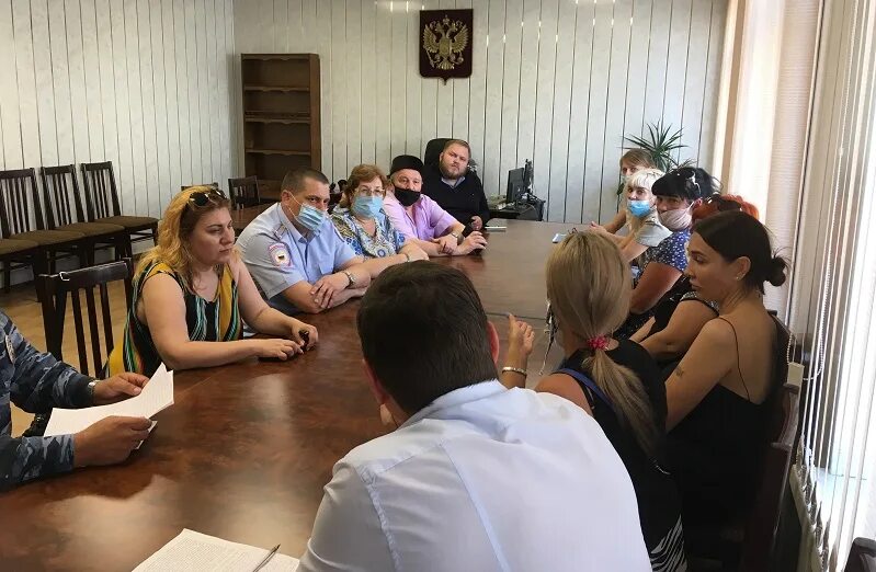 Нелегальному пляжу под мостом Саратов - Энгельс разрешили остаться: чиновники об