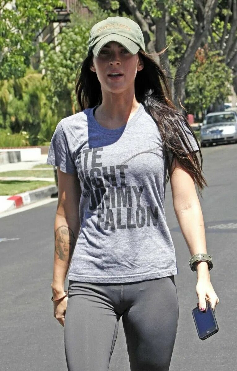 Джессика альба верблюжья копытце. У девушек видно пельмень. У девушек видно пельмень. У девушек видно пельмень. Шикарный женский вареник.