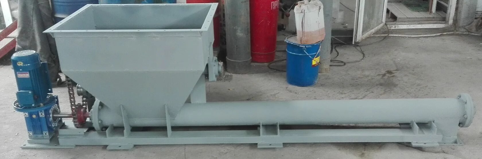 Бункер бк 26. Шнековый питатель 150 апм. Бункер для щепы дбо-60. Картофельный бункер. Подающий бункер.