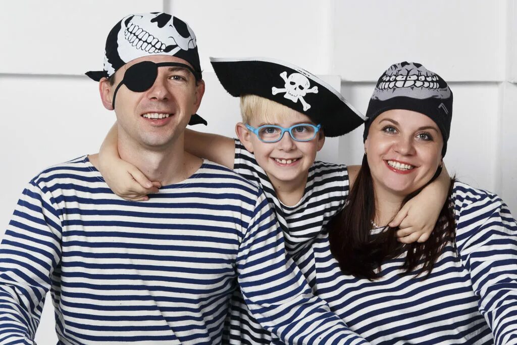 Морская вечеринка сценарий взрослый. Тематическая вечеринка пираты. Украшение стола в морском стиле. Вечеринка в стиле морской тематики. Морская вечеринка сценарий взрослый.