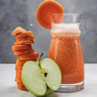 Сок из яблок моркови и апельсина
