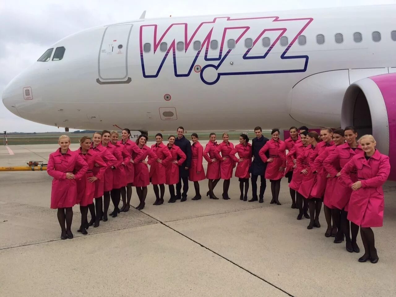 Wizz Air авиакомпания. Виз Эйр авиакомпания. Венгерская авиакомпания Wizzair. Wizz Air самолеты. Авиакомпания wizzair