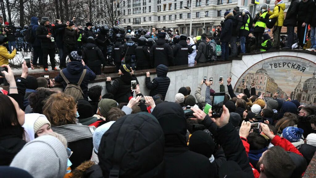 Митинг. Протесты 2007 года в Москве. Митинги Навального 2021. Митинг Навального 2021 Нижний Новгород.