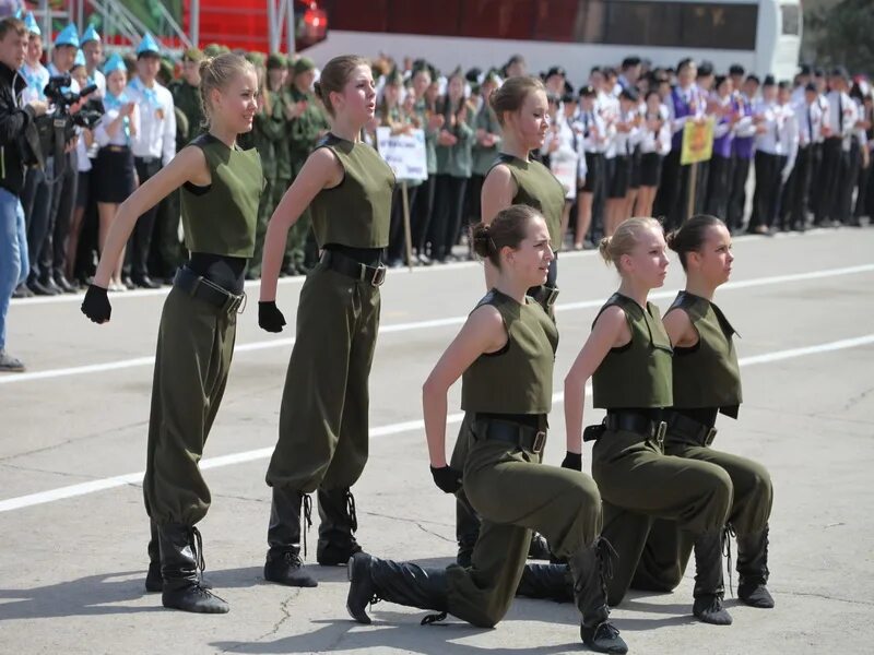 Школа патриот энгельс. Кадетская школа Энгельс. Кадетская школа Патриот Энгельс. Юнармейцы в Энгельсе. Плац-парад юнармейских отрядов.