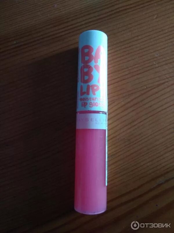 Мейбелин кисс пруф. Блеск бэби Липс. Maybelline Baby Lips Gloss. Baby Lips Maybelline блеск. Увлажняющий блеск для губ мейбелин Baby Lips.