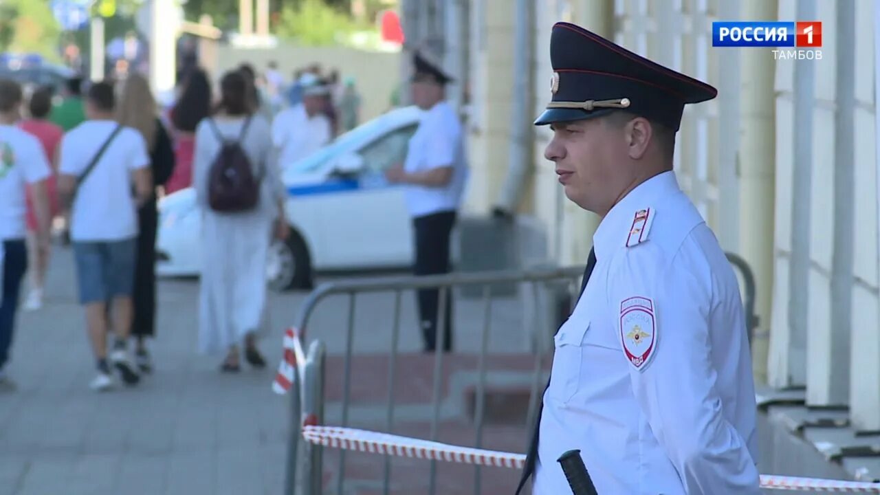 Кинолог в полиции. Ночной патруль полиции. Полиция великобритании. Полиция на рабочий стол. Маленький росгвардеец.