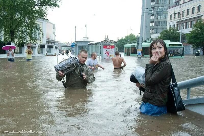 Сегодня был сильный. Потоп в Минске. Минск затопило. Затопление Немиги в Минске. Ливень в Минске.